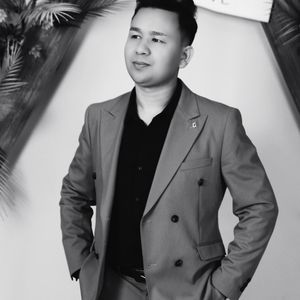 巨茎人妖自吸出精:
